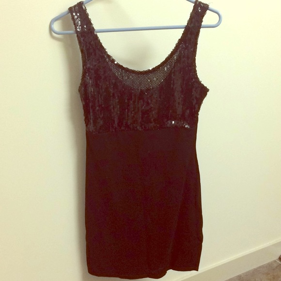Forever 21 Dresses & Skirts - Form-fitted sequin top dress Forever 21 Dresses & Skirts - Form-fitted sequin top dress